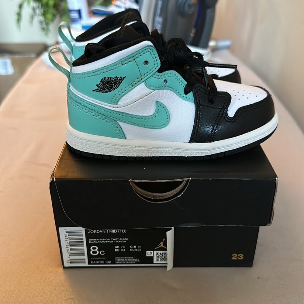 Jordan 1 Mid - Picture 4 of 5